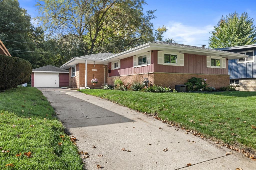 3209 E Denton Ave, Saint Francis
