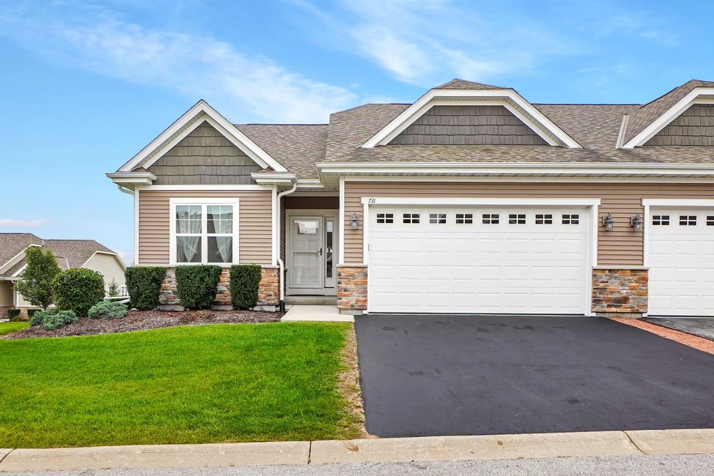 731 Keystone Dr, Waukesha