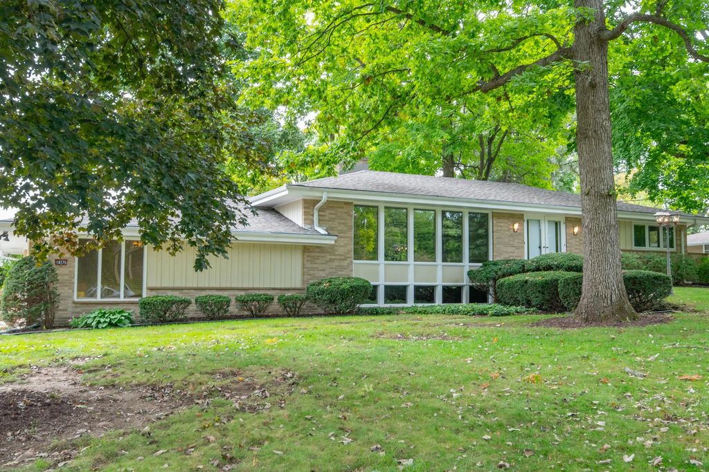 18175 Redvere Dr, Brookfield