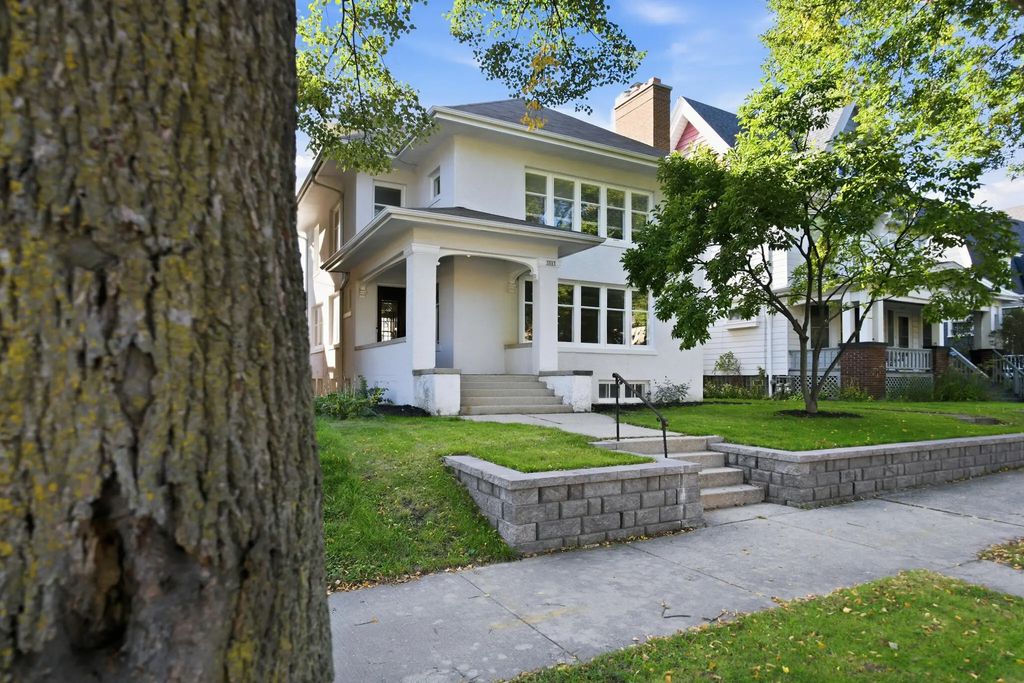 3007 N Farwell Ave, Milwaukee