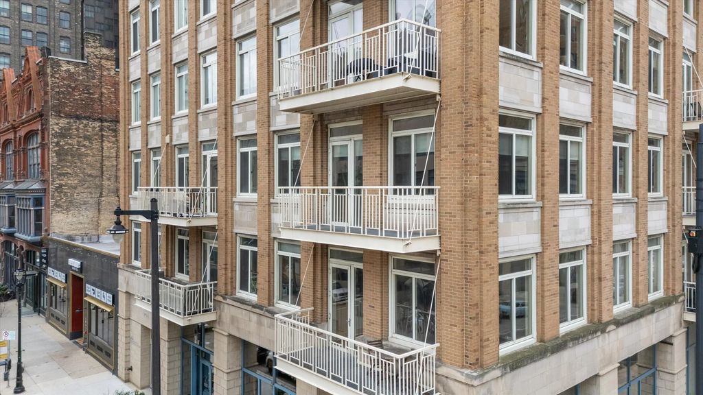 741 N Milwaukee St 302, Milwaukee