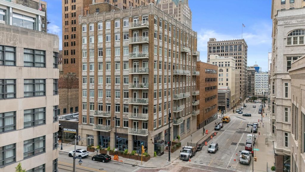 741 N Milwaukee St 302, Milwaukee