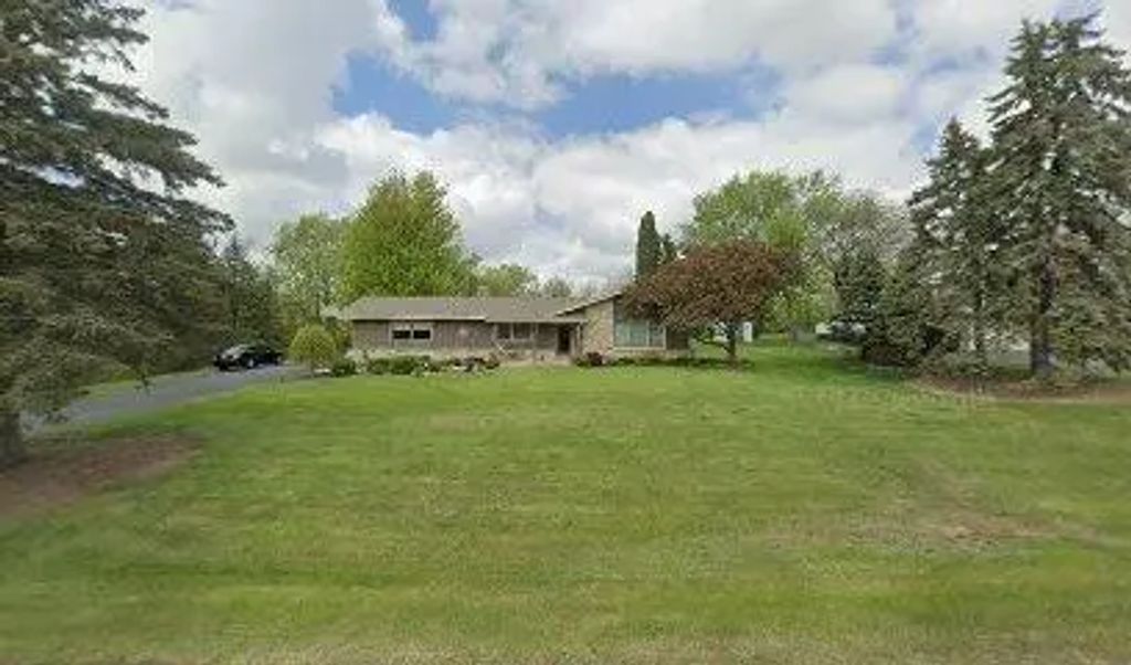 S77w22250 Eleanor St, Vernon