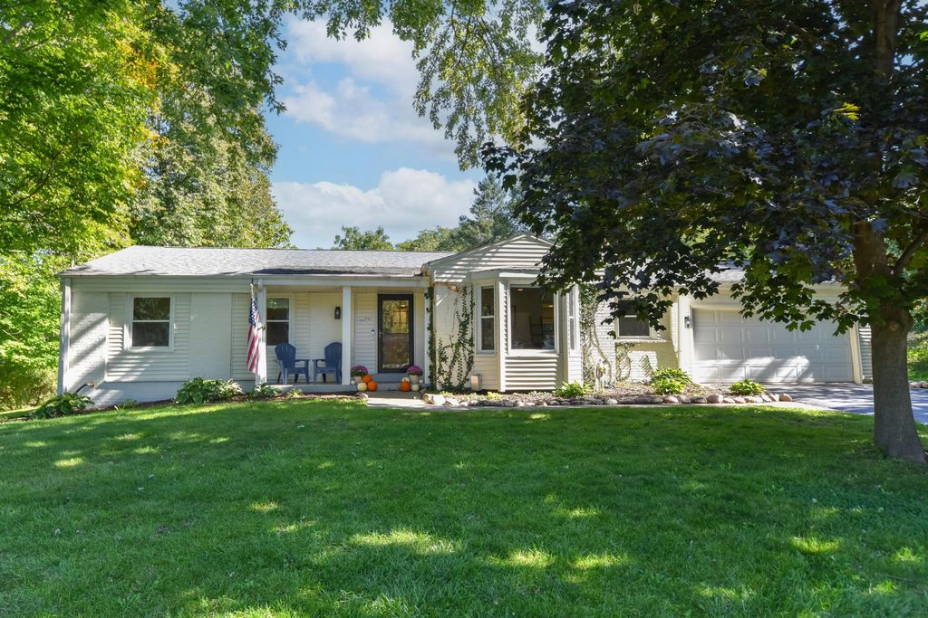 3200 Jerri Ct, Brookfield
