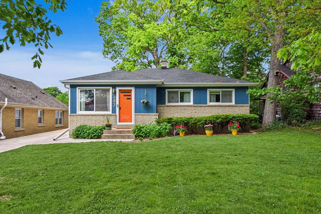 343 N 115th St, Wauwatosa