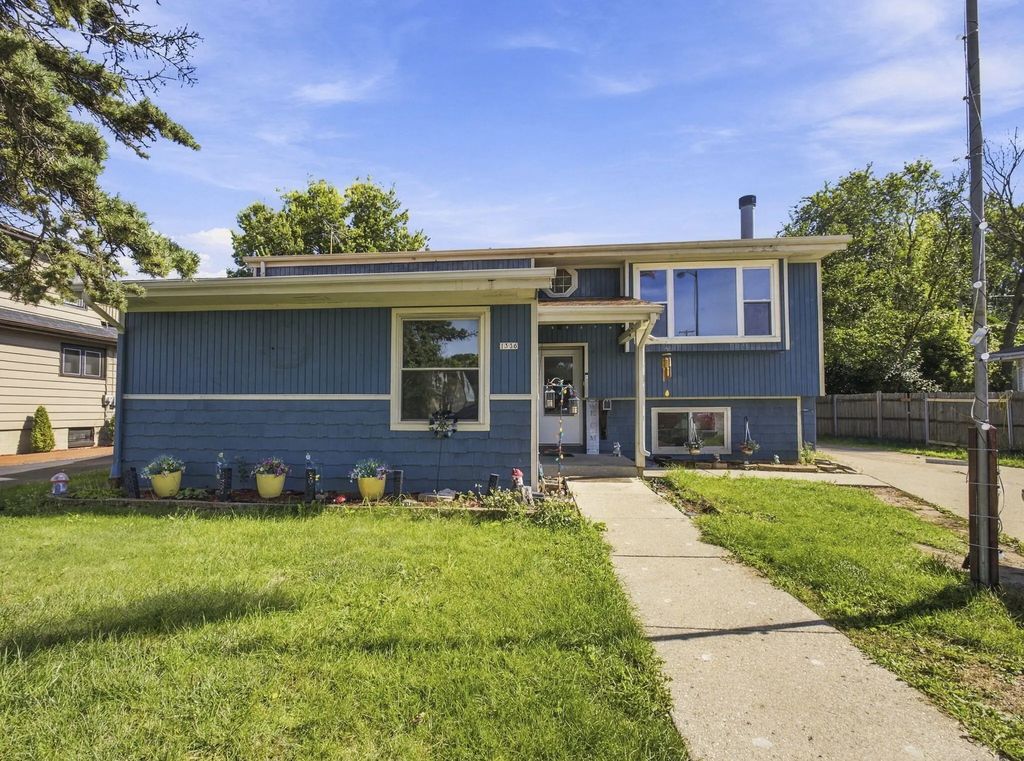1336 S 92nd St, West Allis