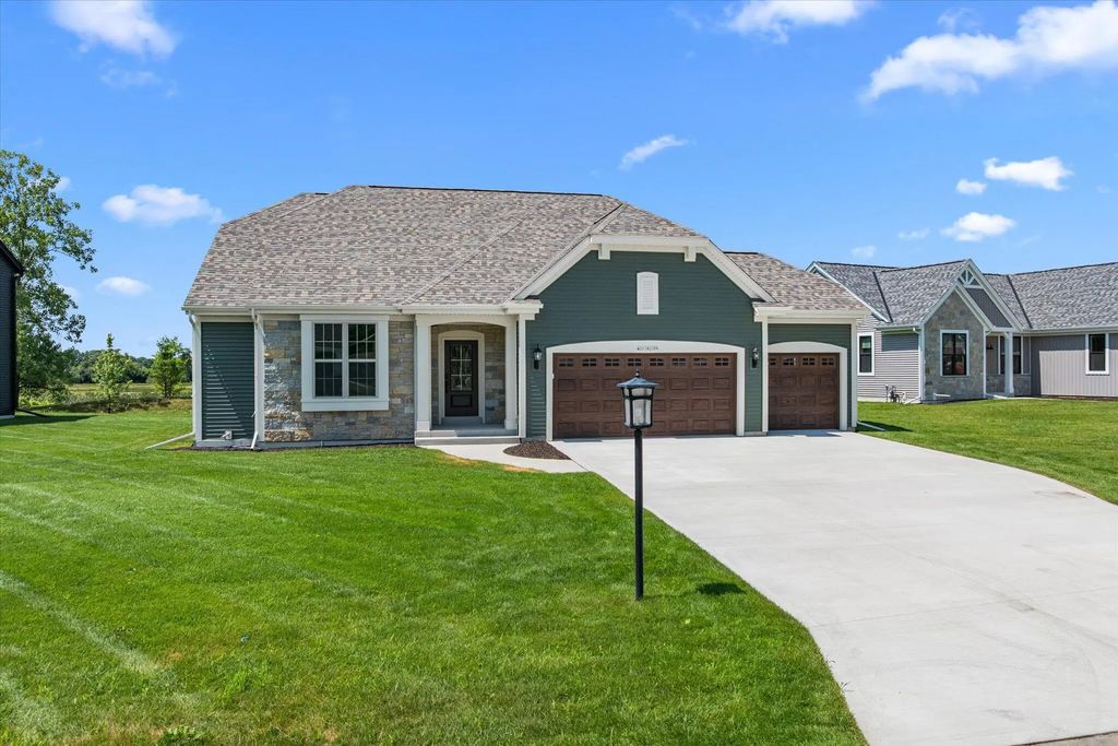 W251n2399 Valleyview Cir, Pewaukee