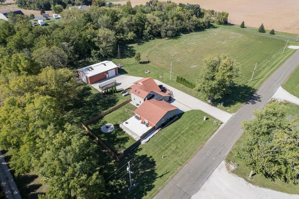 N8965 Willow Rd, Watertown