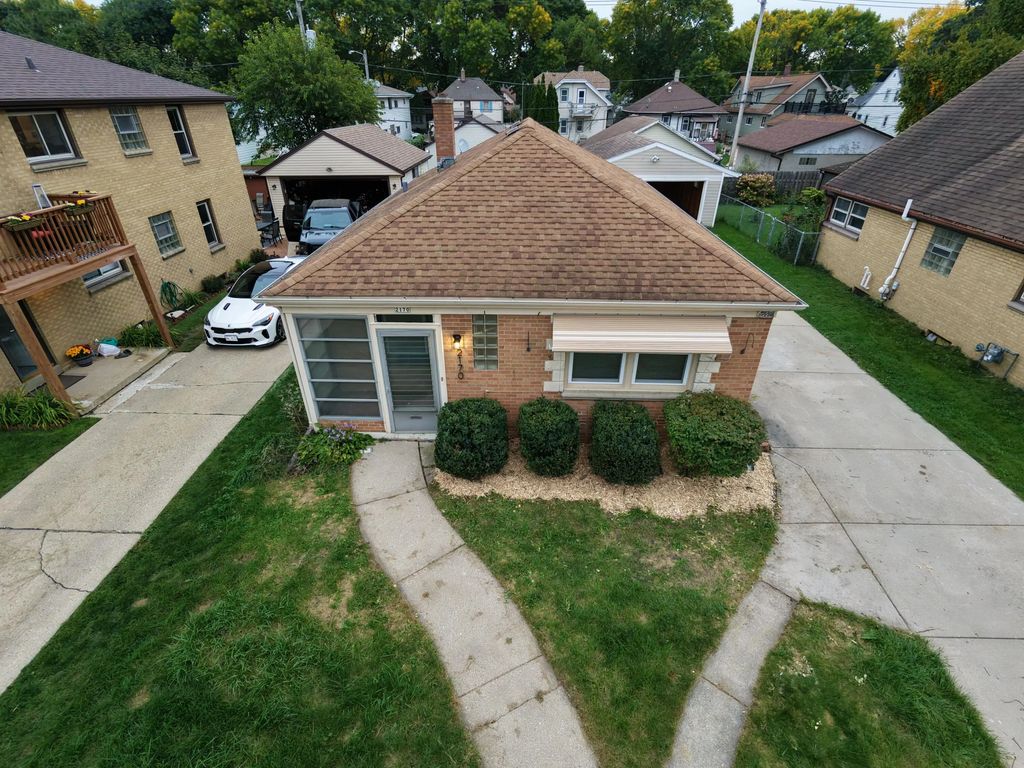 2170 S 80th St, West Allis
