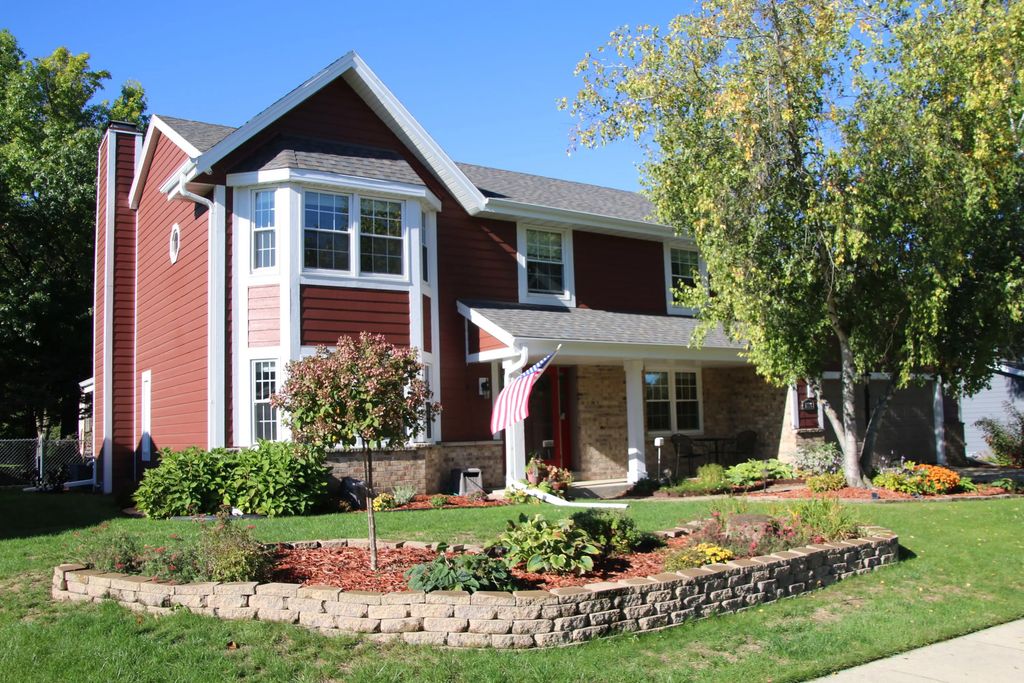 1116 Whittier Ln, Oconomowoc