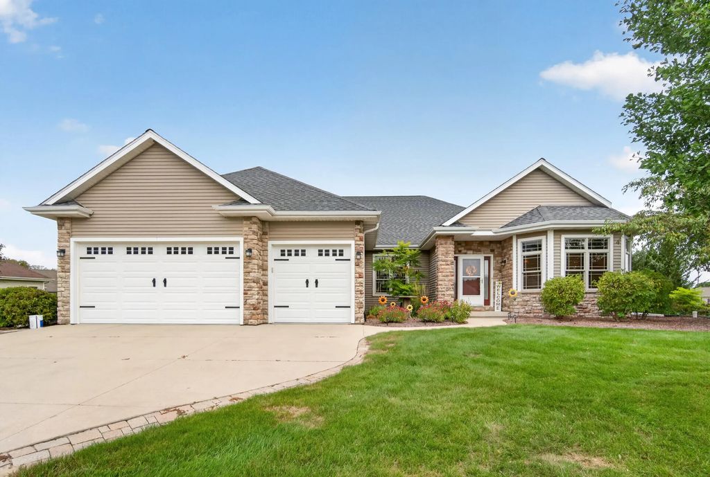 2118 John Ct, Trenton
