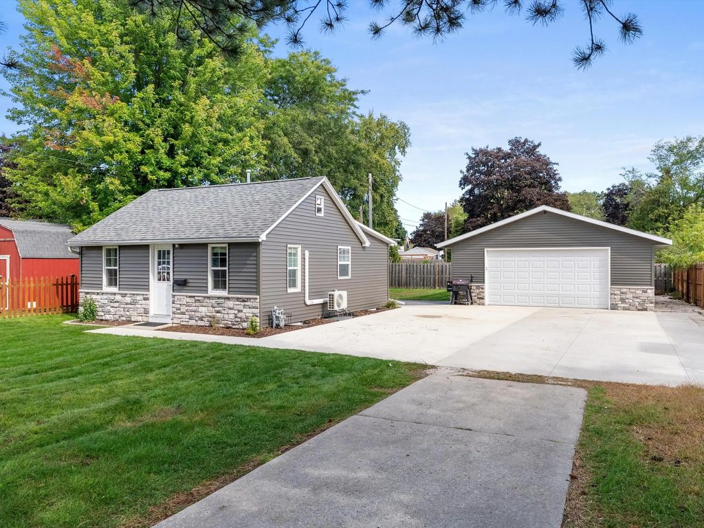 3917 Tannery Rd, Two Rivers