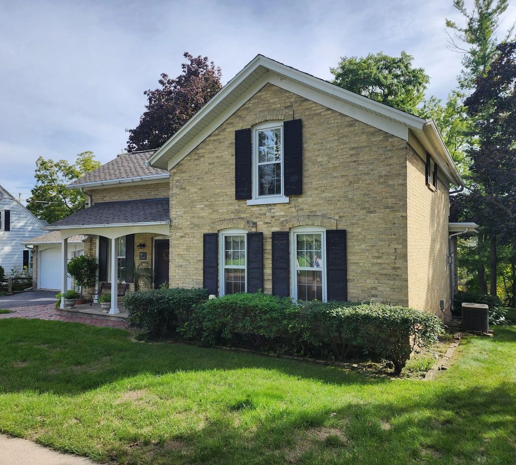 319 Elizabeth St, Watertown