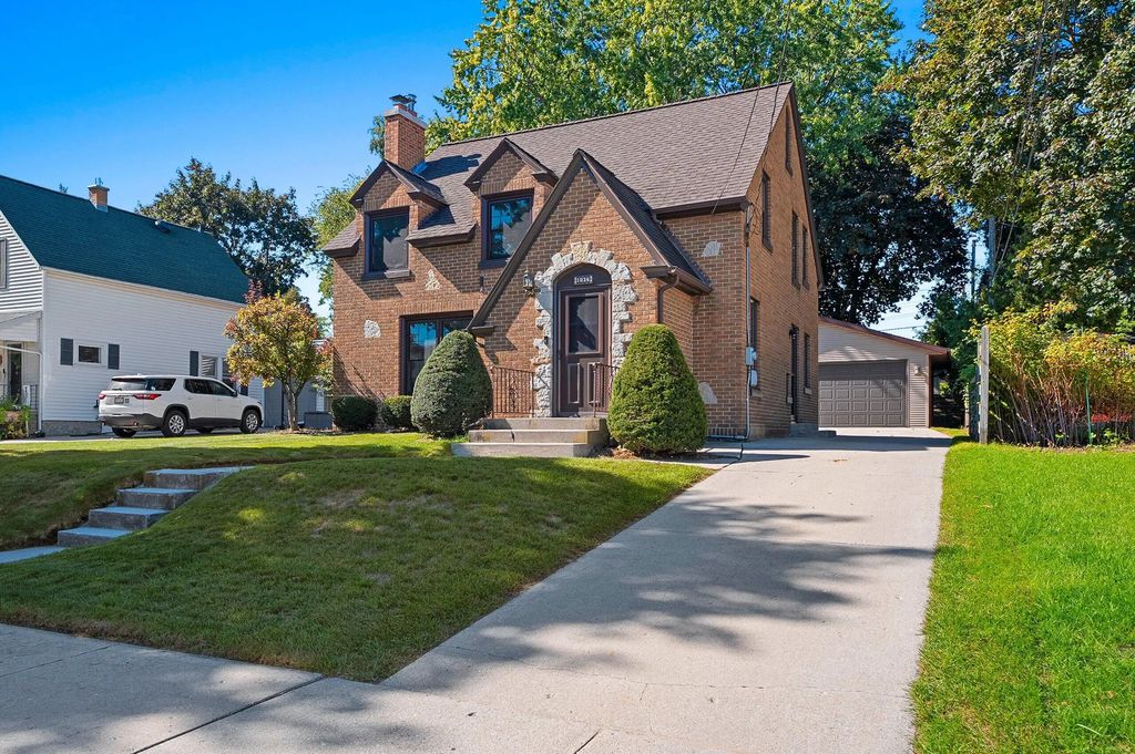 1036 N 17th St, Manitowoc