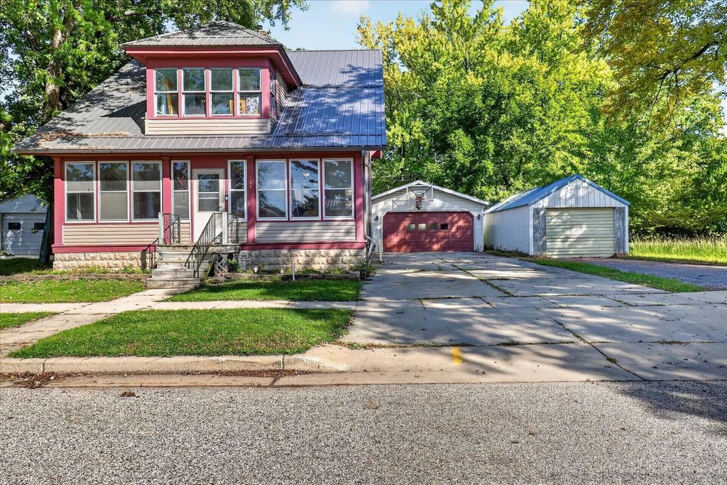 107 E First St, Cambria