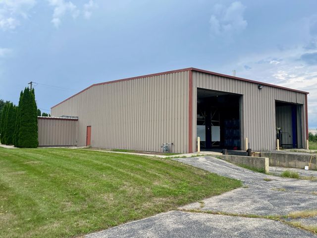 814 E Comercial Ave, Whitewater