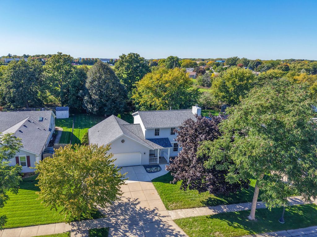 390 E Quail Run, Oak Creek