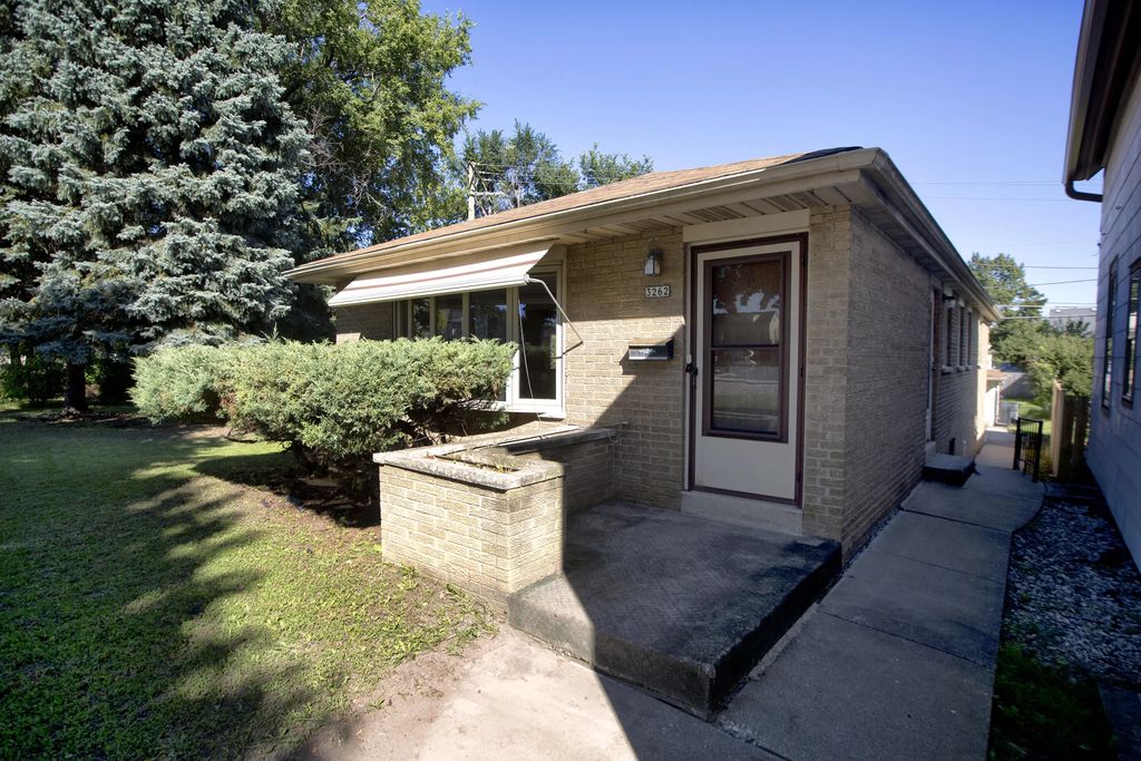 3262 S Whitnall Ave, Milwaukee