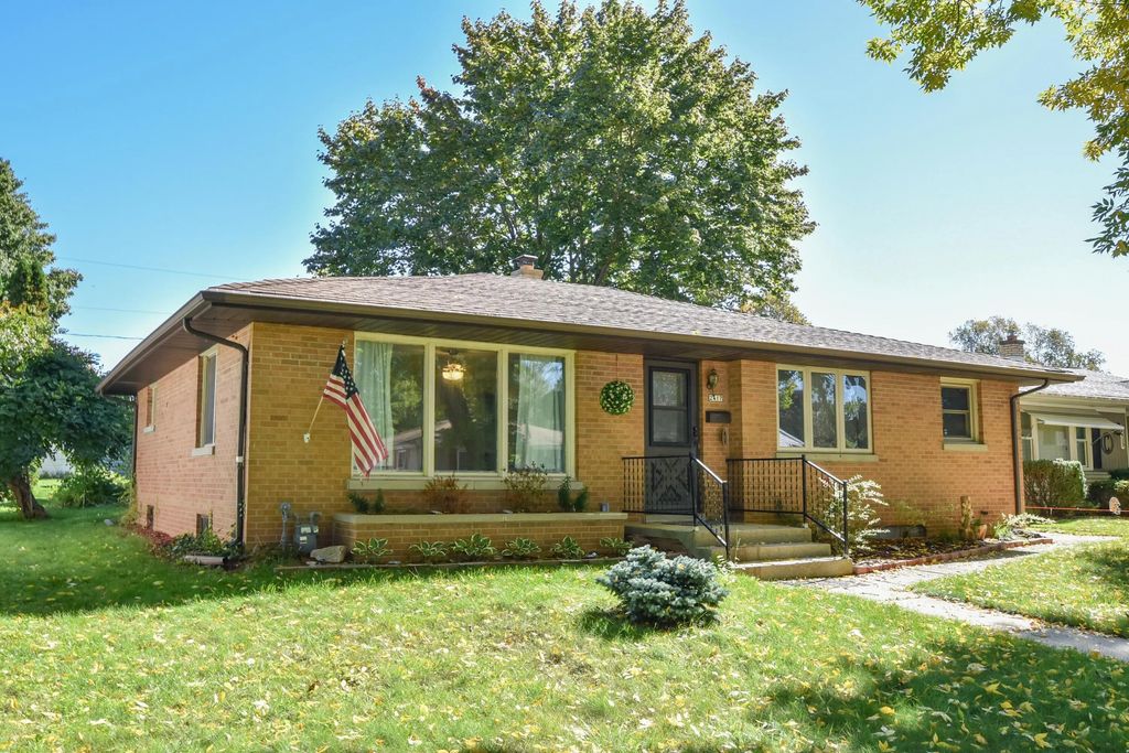 2417 S 15th St, Sheboygan
