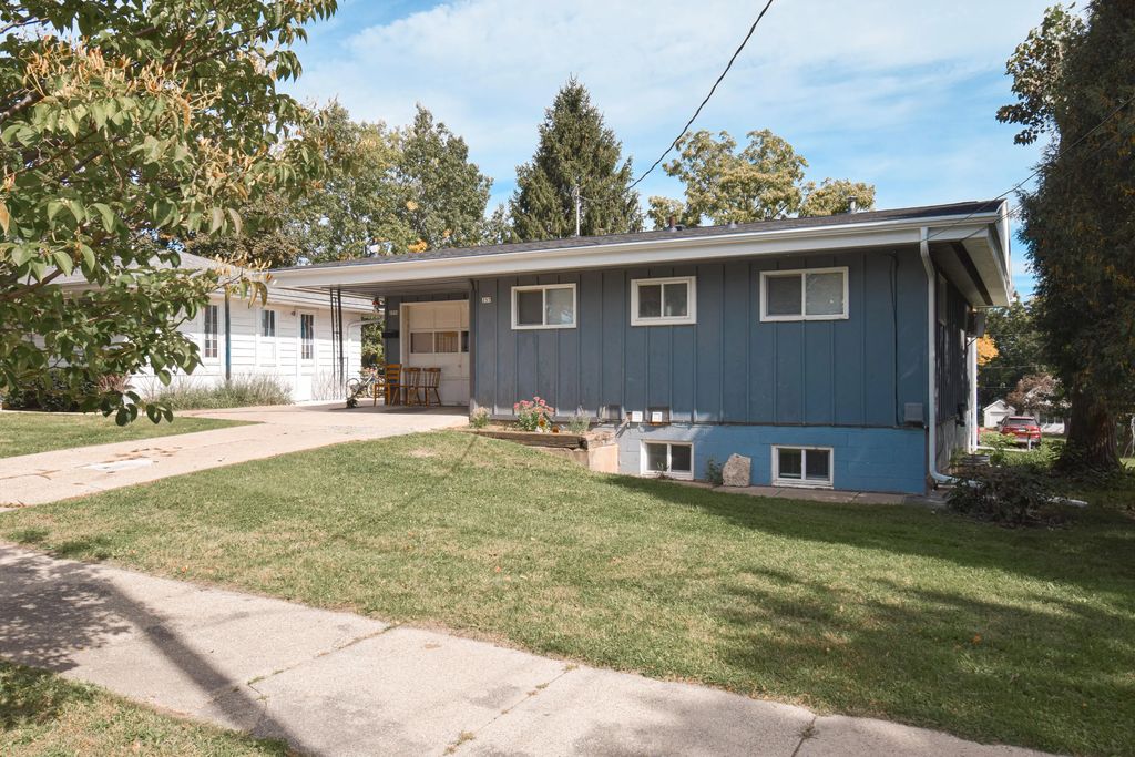 257 S Cottage St, Whitewater