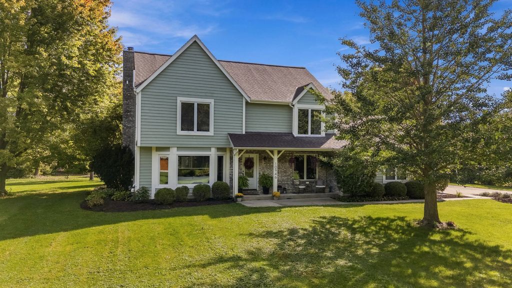 10946 N Sherwood Dr, Mequon