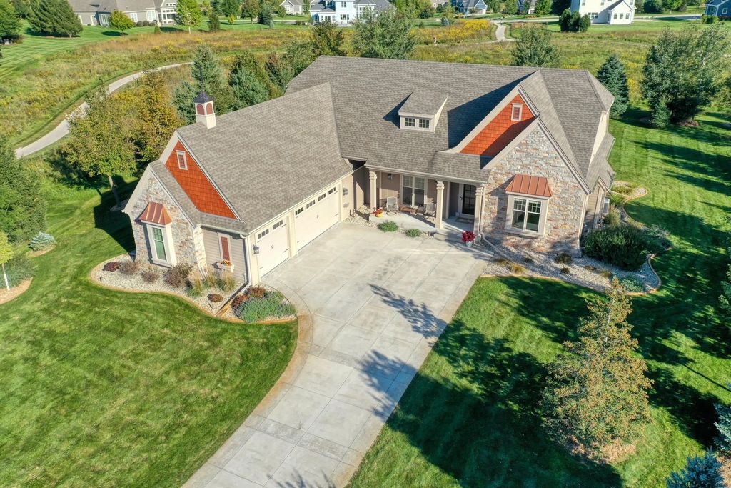 W298n3396 S Imperial Dr, Delafield