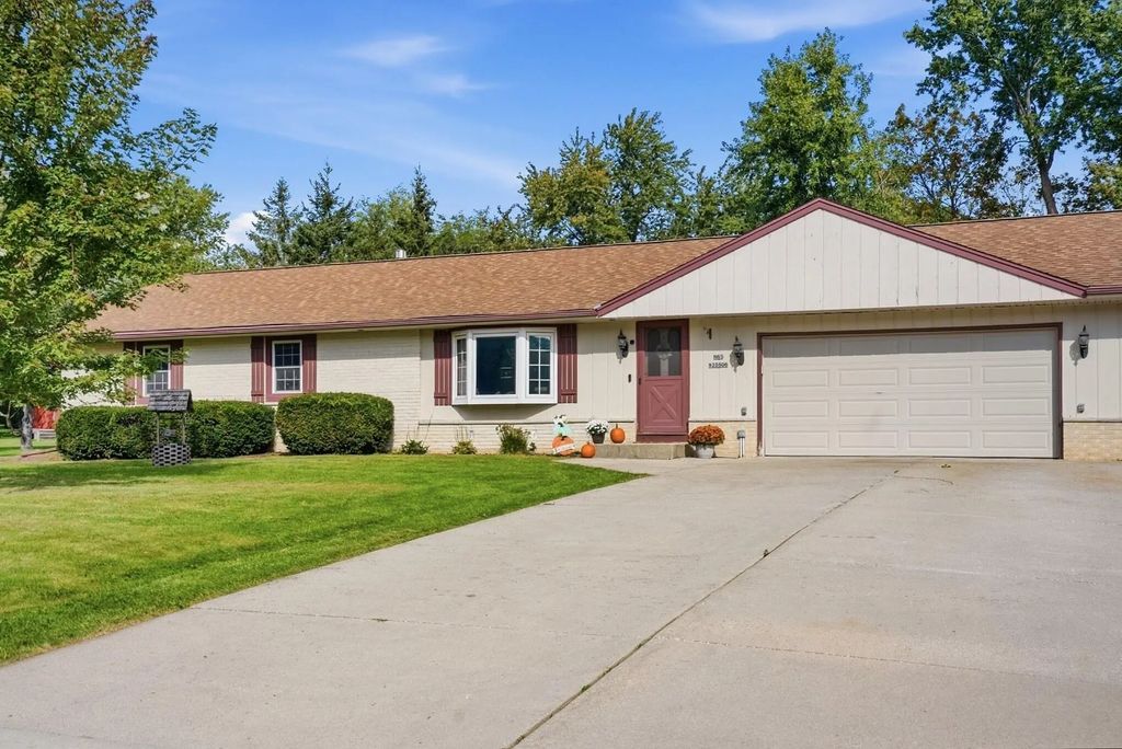 N65w28506 Fairlane Dr, Merton