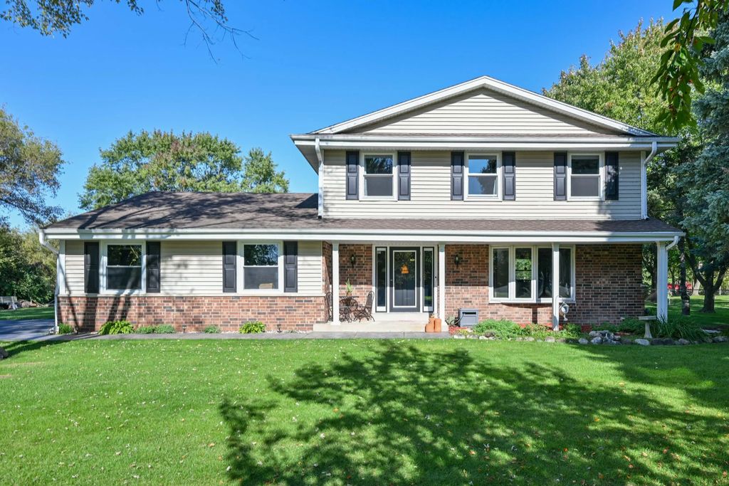 S70w22370 Sonoma Way, Vernon