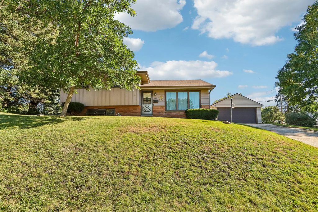1229 Ed-mar Cir, Waukesha