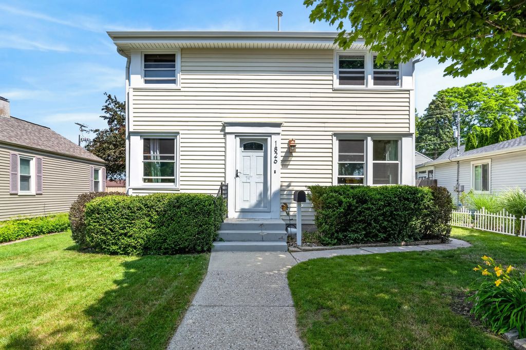 1826 E Fernwood Ave, Milwaukee