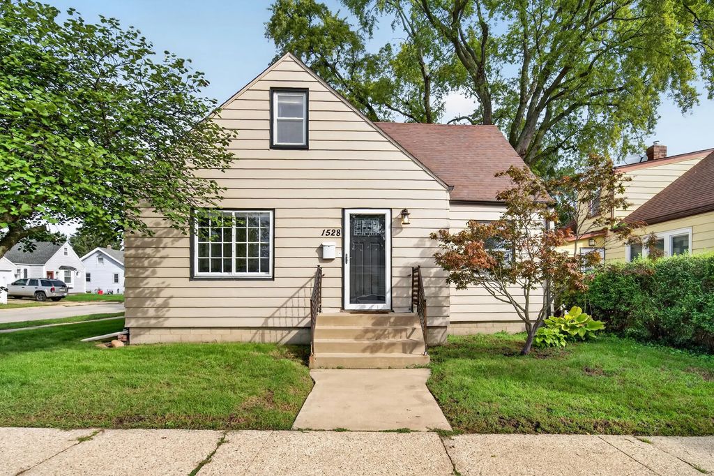 1528 76th St, Kenosha