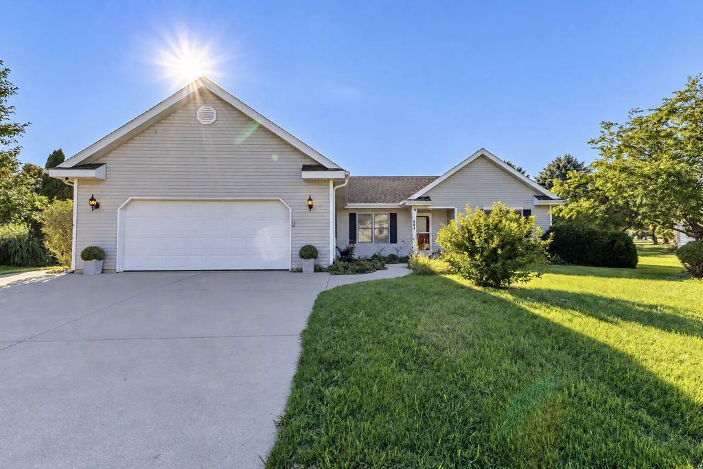 804 Jamesway Dr, Watertown