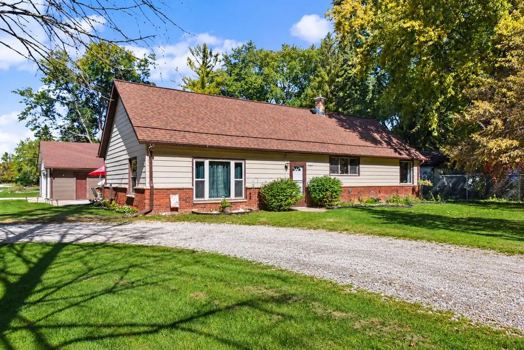 28248 N Lake Dr, Waterford