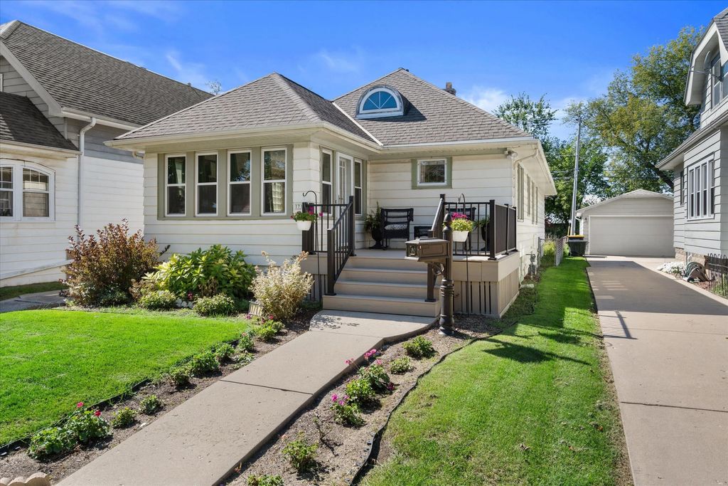 1717 S 82nd St, West Allis