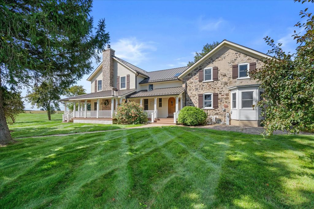 2237 Washington Ave, Cedarburg