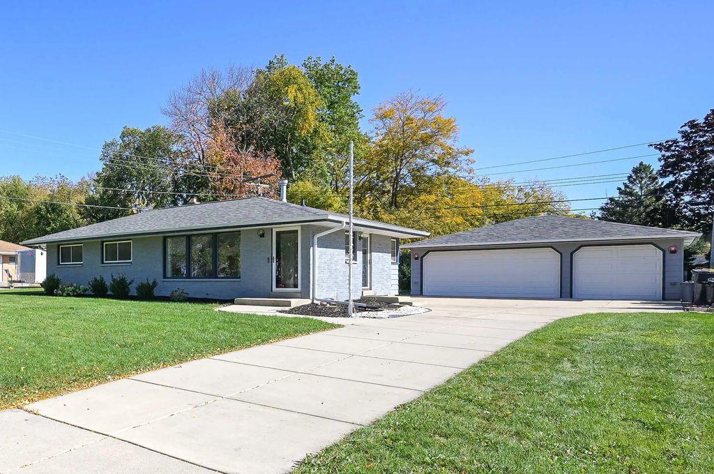 5240 S 116th St, Hales Corners