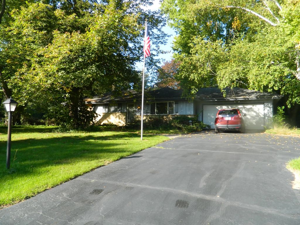 415 Catskill Rd, Brookfield