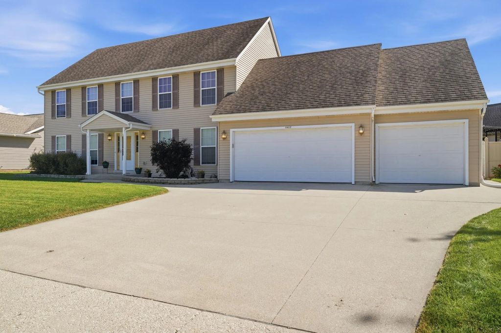 1413 Lee Ave, West Bend