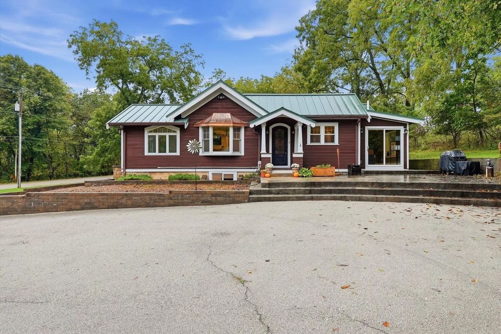 N46w29096 E Capitol Dr, Delafield