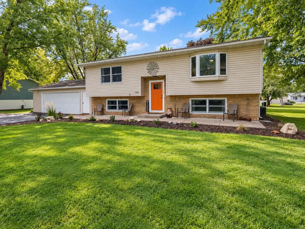 N5889 Lakeview Ct E, Onalaska