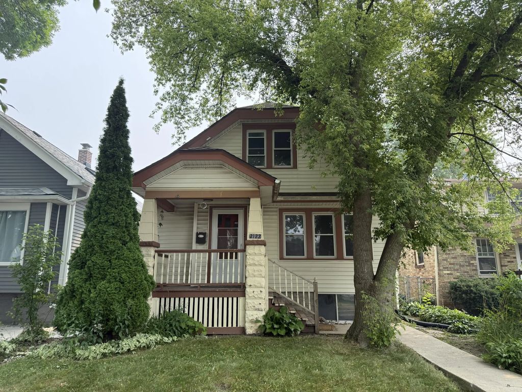 2122 S 77th St, West Allis