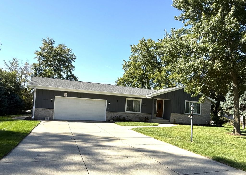 W165s7391 Bellview Dr, Muskego