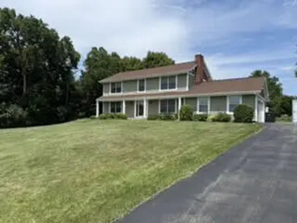 W227s7710 Oakview Dr, Vernon