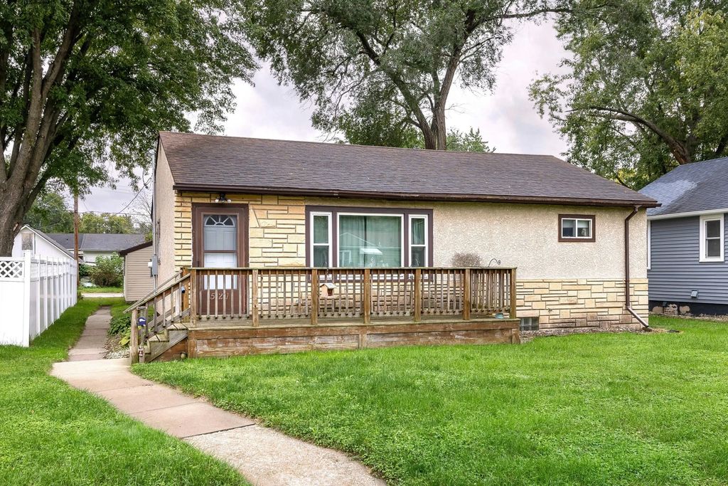 521 2nd St S, La Crescent