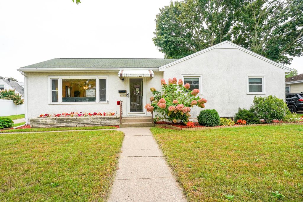 2176 Weston St, La Crosse