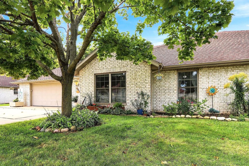 804 Dylan Dr, Elkhorn