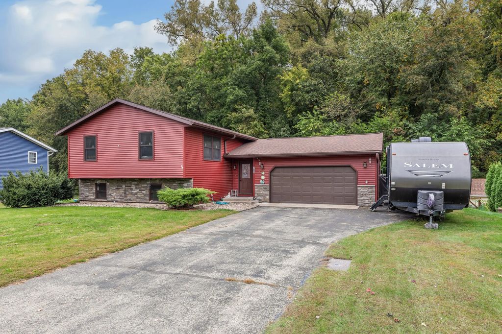 703 Evergreen Dr, Holmen