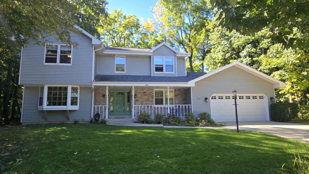 3985 S Stonewood Rd, New Berlin