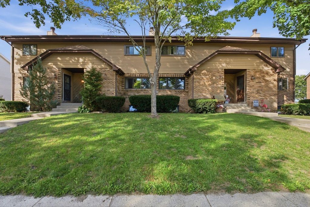 1321 Camden Way B, Waukesha