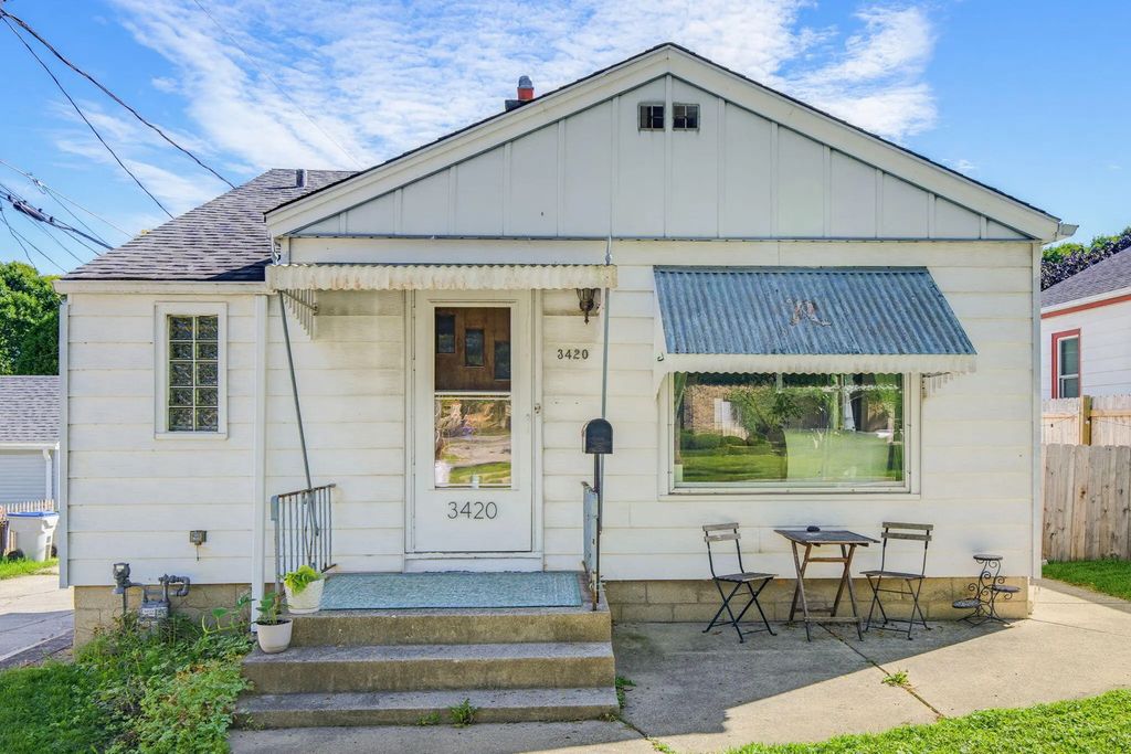 3420 S Pine Ave, Milwaukee